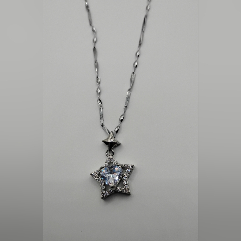 Elegant Silver Star Pendant Necklace - Picture 4 of 7